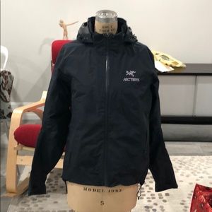 Arc’Teryx Goretex Paclite Shell Rain Jacket Medium